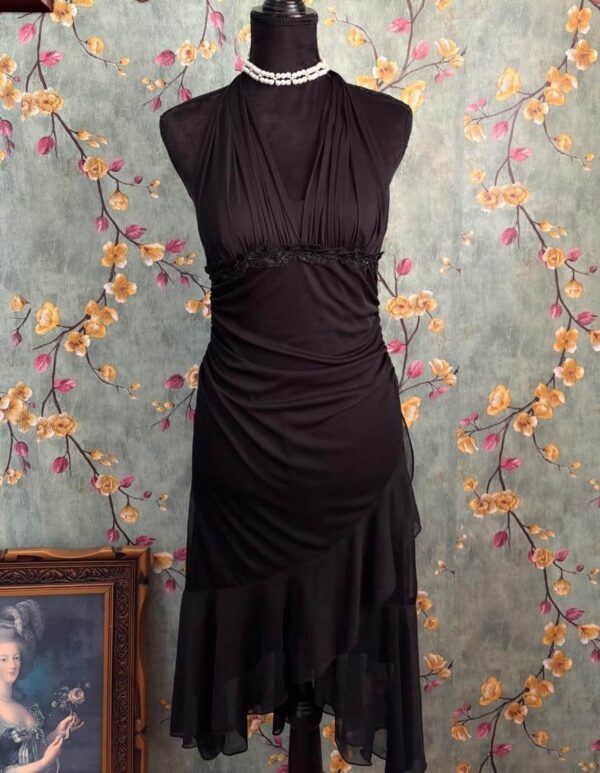 Vestido negro halter inspiración 90s