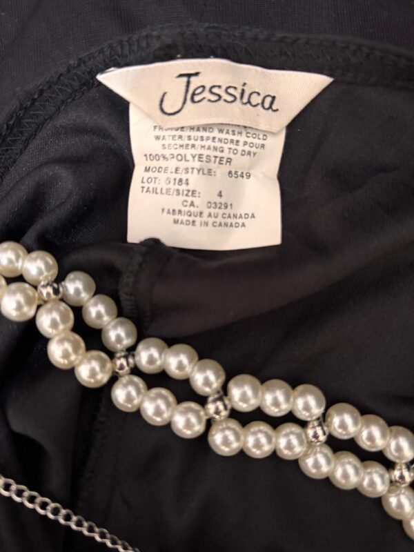 Vestido negro halter inspiración 90s