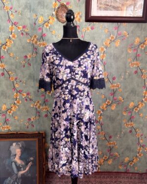 Vestido floral silueta romántica