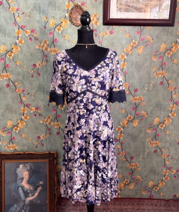 Vestido floral silueta romántica