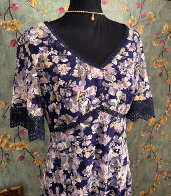 Vestido floral silueta romántica