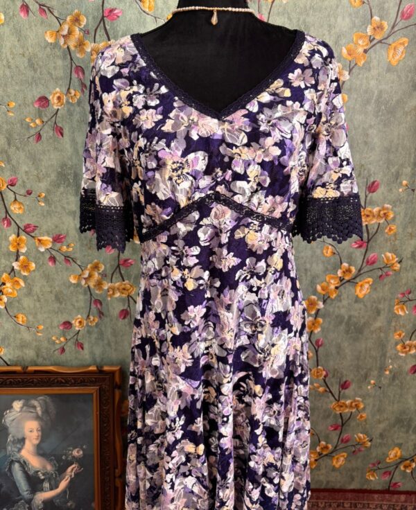 Vestido floral silueta romántica