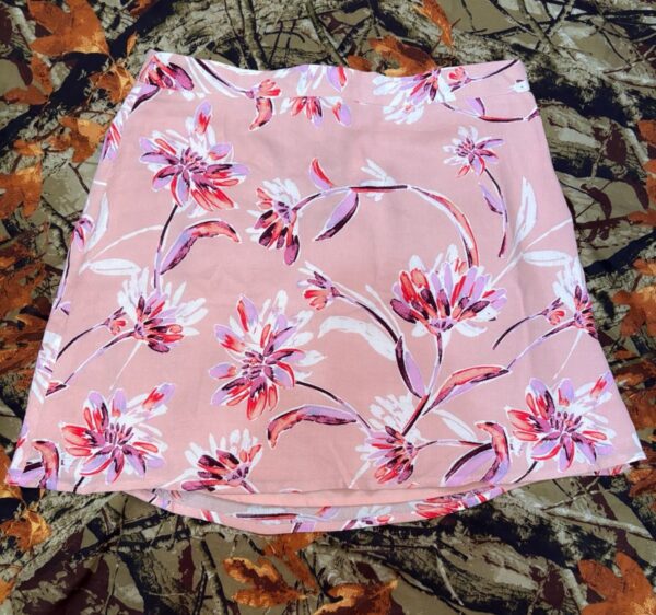 1000411483 Falda floral en tonos duraznos